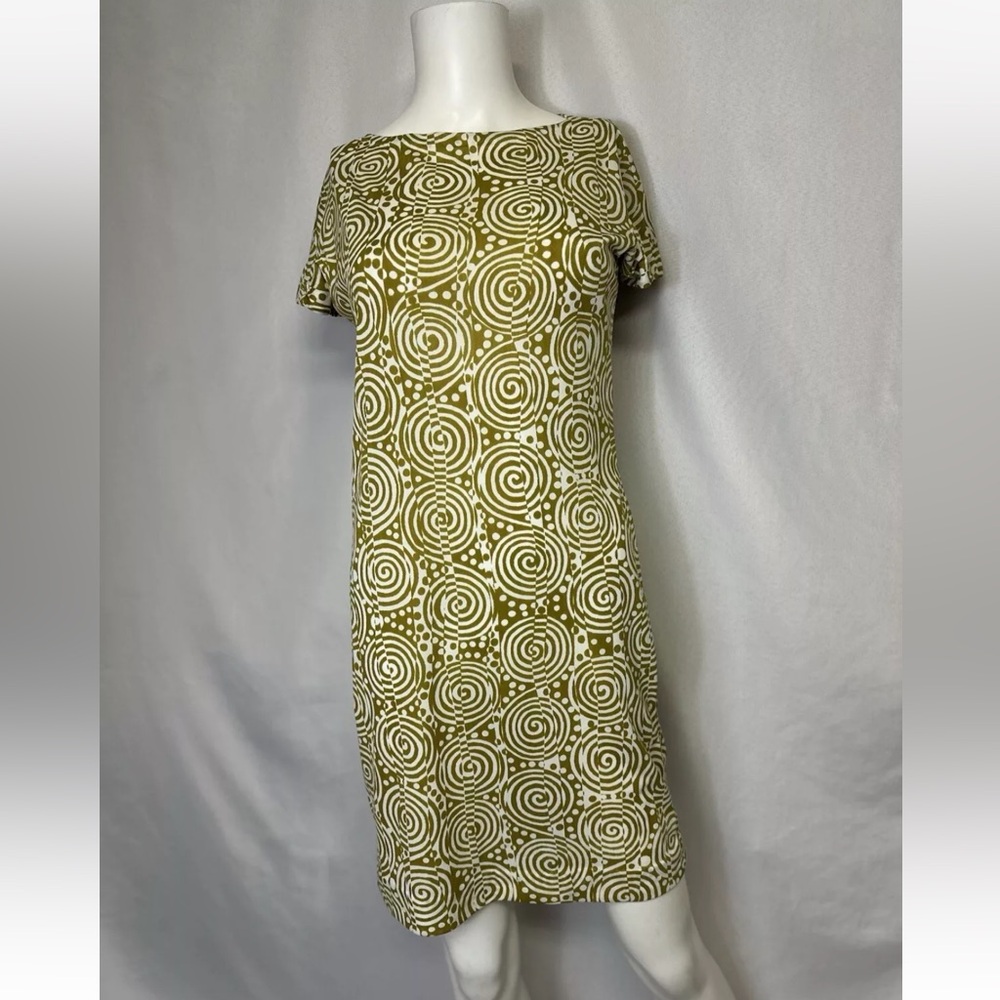 VINTAGE VERA GOLD AND WHITE PATTERENED SHORT SLEEVE DRESS SIZE 8
